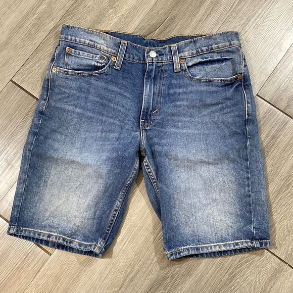 Levi’s 511 Medium Wash Denim Shorts size 32